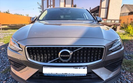 Volvo V60 Cross Country II, 2021 год, 2 200 000 рублей, 1 фотография
