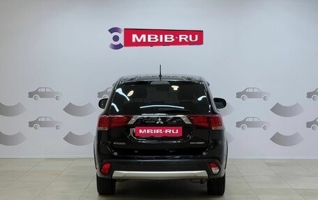 Mitsubishi Outlander III рестайлинг 3, 2015 год, 1 650 000 рублей, 10 фотография