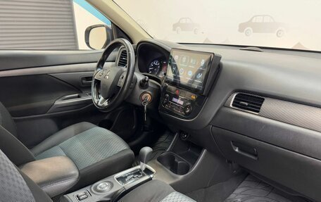 Mitsubishi Outlander III рестайлинг 3, 2015 год, 1 650 000 рублей, 14 фотография