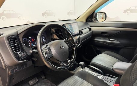 Mitsubishi Outlander III рестайлинг 3, 2015 год, 1 650 000 рублей, 13 фотография
