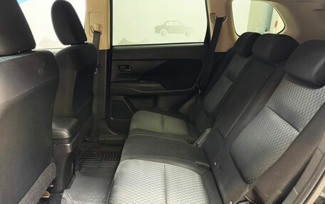 Mitsubishi Outlander III рестайлинг 3, 2015 год, 1 650 000 рублей, 15 фотография