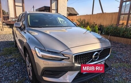 Volvo V60 Cross Country II, 2021 год, 2 200 000 рублей, 2 фотография