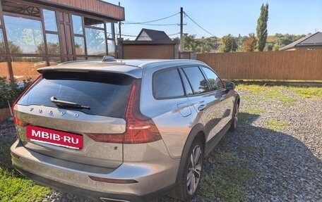 Volvo V60 Cross Country II, 2021 год, 2 200 000 рублей, 4 фотография
