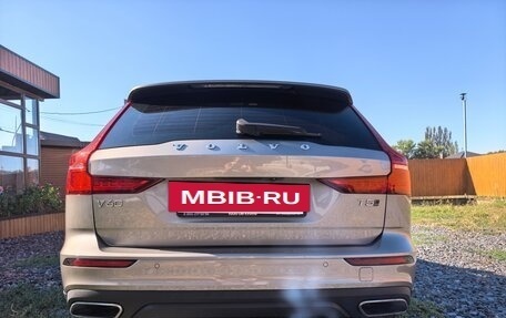 Volvo V60 Cross Country II, 2021 год, 2 200 000 рублей, 5 фотография