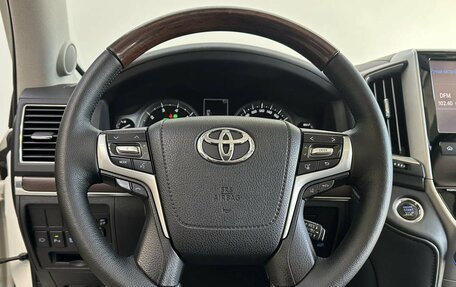 Toyota Land Cruiser 200, 2017 год, 6 950 000 рублей, 10 фотография