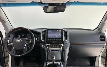 Toyota Land Cruiser 200, 2017 год, 6 950 000 рублей, 9 фотография