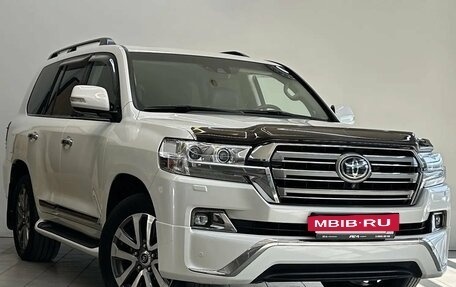 Toyota Land Cruiser 200, 2017 год, 6 950 000 рублей, 3 фотография