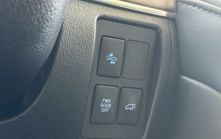 Toyota Land Cruiser 200, 2017 год, 6 950 000 рублей, 17 фотография