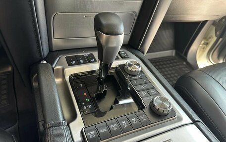 Toyota Land Cruiser 200, 2017 год, 6 950 000 рублей, 16 фотография