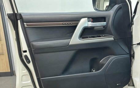 Toyota Land Cruiser 200, 2017 год, 6 950 000 рублей, 21 фотография
