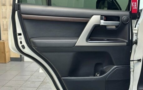 Toyota Land Cruiser 200, 2017 год, 6 950 000 рублей, 24 фотография