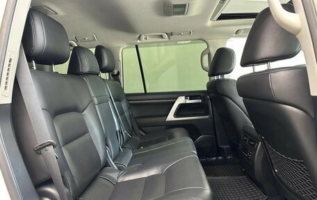 Toyota Land Cruiser 200, 2017 год, 6 950 000 рублей, 33 фотография