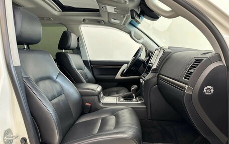 Toyota Land Cruiser 200, 2017 год, 6 950 000 рублей, 30 фотография