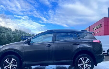 Toyota RAV4, 2018 год, 2 430 000 рублей, 4 фотография