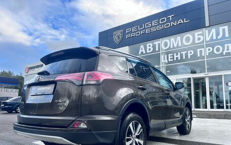 Toyota RAV4, 2018 год, 2 430 000 рублей, 10 фотография