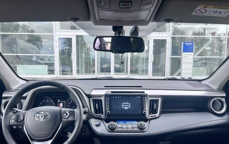 Toyota RAV4, 2018 год, 2 430 000 рублей, 19 фотография