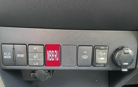 Toyota RAV4, 2018 год, 2 430 000 рублей, 26 фотография