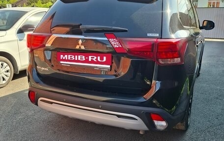 Mitsubishi Outlander III рестайлинг 3, 2021 год, 2 630 000 рублей, 4 фотография