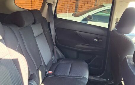 Mitsubishi Outlander III рестайлинг 3, 2021 год, 2 630 000 рублей, 11 фотография