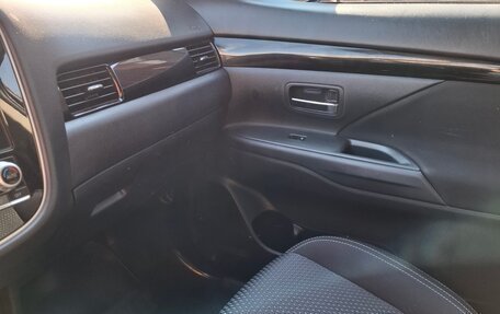 Mitsubishi Outlander III рестайлинг 3, 2021 год, 2 630 000 рублей, 9 фотография