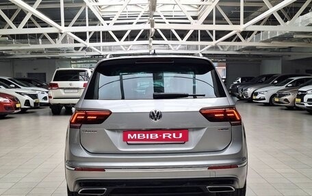 Volkswagen Tiguan II, 2019 год, 2 530 000 рублей, 6 фотография