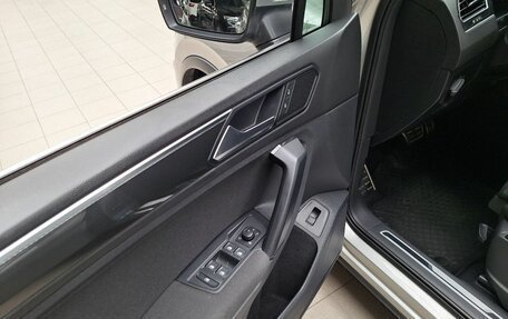 Volkswagen Tiguan II, 2019 год, 2 530 000 рублей, 18 фотография