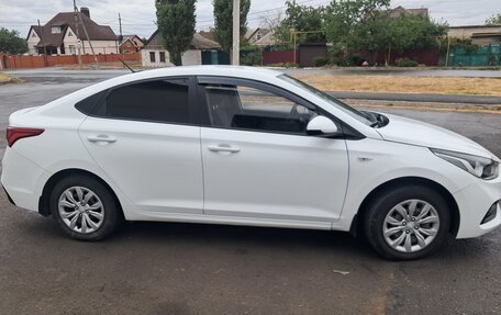 Hyundai Solaris II рестайлинг, 2017 год, 1 250 000 рублей, 3 фотография
