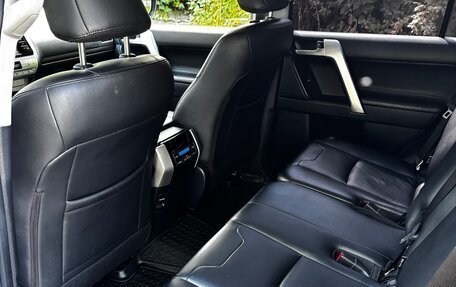 Toyota Land Cruiser Prado 150 рестайлинг 2, 2019 год, 4 900 000 рублей, 10 фотография