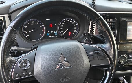 Mitsubishi Outlander III рестайлинг 3, 2015 год, 1 530 000 рублей, 14 фотография