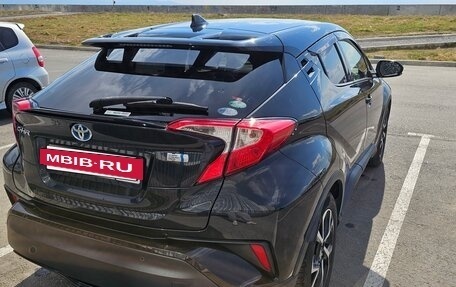 Toyota C-HR I рестайлинг, 2017 год, 1 840 000 рублей, 4 фотография