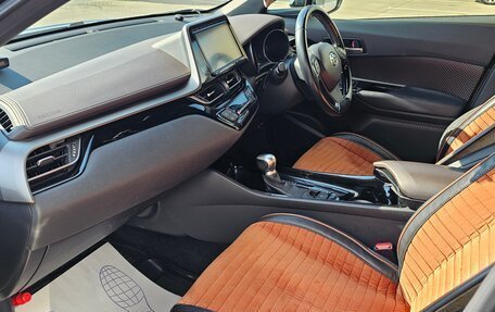 Toyota C-HR I рестайлинг, 2017 год, 1 840 000 рублей, 13 фотография