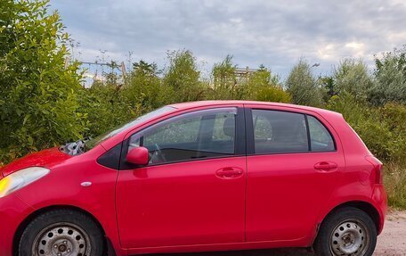Toyota Yaris III рестайлинг, 2007 год, 350 000 рублей, 1 фотография