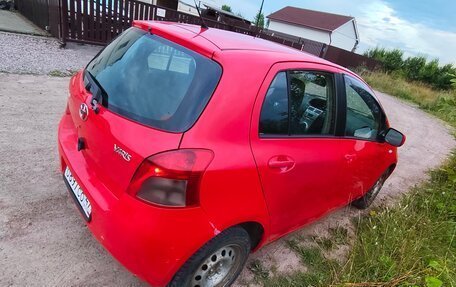 Toyota Yaris III рестайлинг, 2007 год, 350 000 рублей, 3 фотография