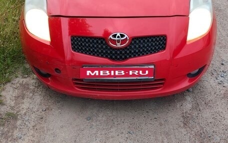 Toyota Yaris III рестайлинг, 2007 год, 350 000 рублей, 2 фотография