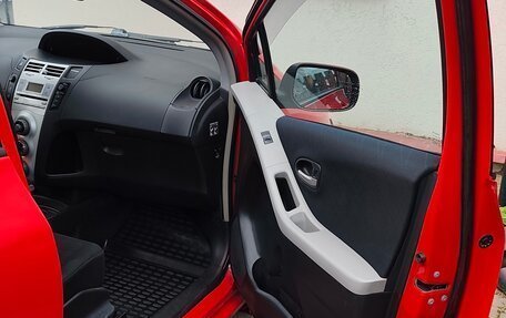 Toyota Yaris III рестайлинг, 2007 год, 350 000 рублей, 9 фотография