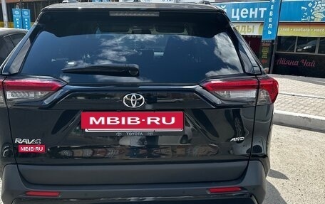 Toyota RAV4, 2021 год, 3 300 000 рублей, 2 фотография