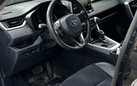 Toyota RAV4, 2021 год, 3 300 000 рублей, 5 фотография