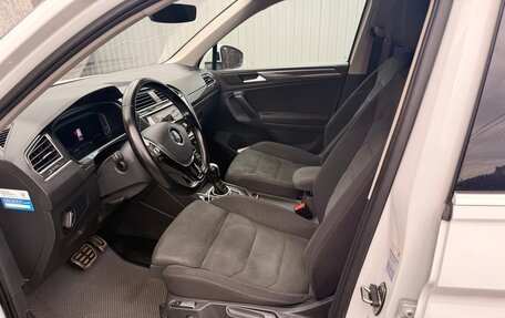 Volkswagen Tiguan II, 2019 год, 2 540 000 рублей, 13 фотография