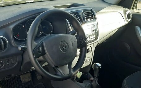 Renault Logan II, 2018 год, 765 000 рублей, 15 фотография