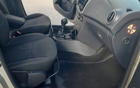 Renault Logan II, 2018 год, 765 000 рублей, 19 фотография