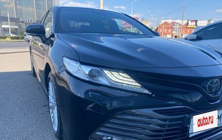 Toyota Camry, 2020 год, 3 000 000 рублей, 2 фотография