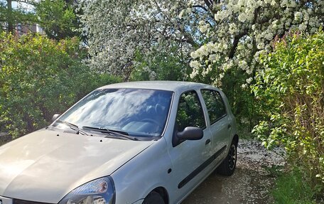 Renault Clio III, 2004 год, 350 000 рублей, 2 фотография