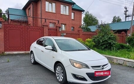 Opel Astra J, 2013 год, 570 000 рублей, 2 фотография
