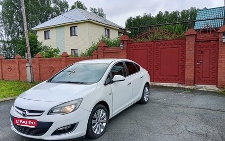 Opel Astra J, 2013 год, 570 000 рублей, 3 фотография