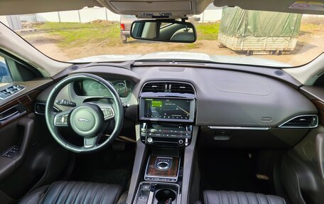 Jaguar F-Pace, 2016 год, 2 780 000 рублей, 16 фотография