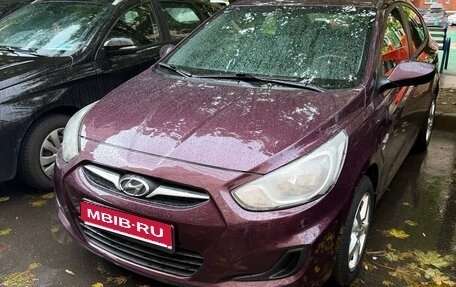 Hyundai Solaris II рестайлинг, 2013 год, 800 000 рублей, 1 фотография