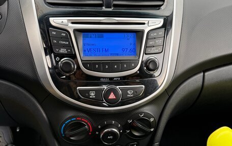 Hyundai Solaris II рестайлинг, 2013 год, 800 000 рублей, 5 фотография