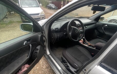 Mercedes-Benz C-Класс, 2001 год, 380 000 рублей, 2 фотография
