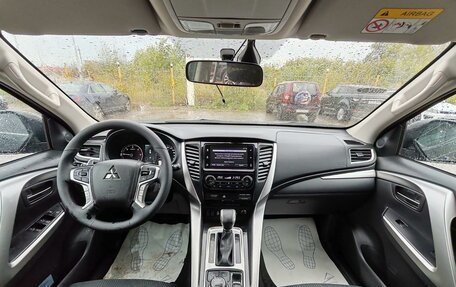 Mitsubishi Pajero Sport III рестайлинг, 2017 год, 2 599 000 рублей, 9 фотография