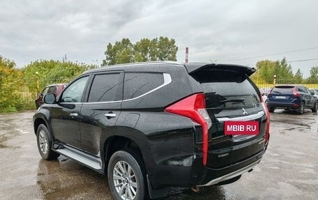 Mitsubishi Pajero Sport III рестайлинг, 2017 год, 2 599 000 рублей, 4 фотография